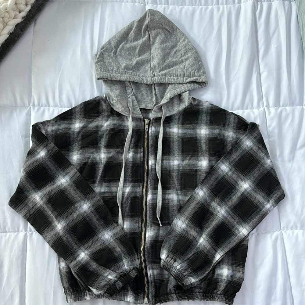 SHEIN Cropped Flannel Zip Up Jacket